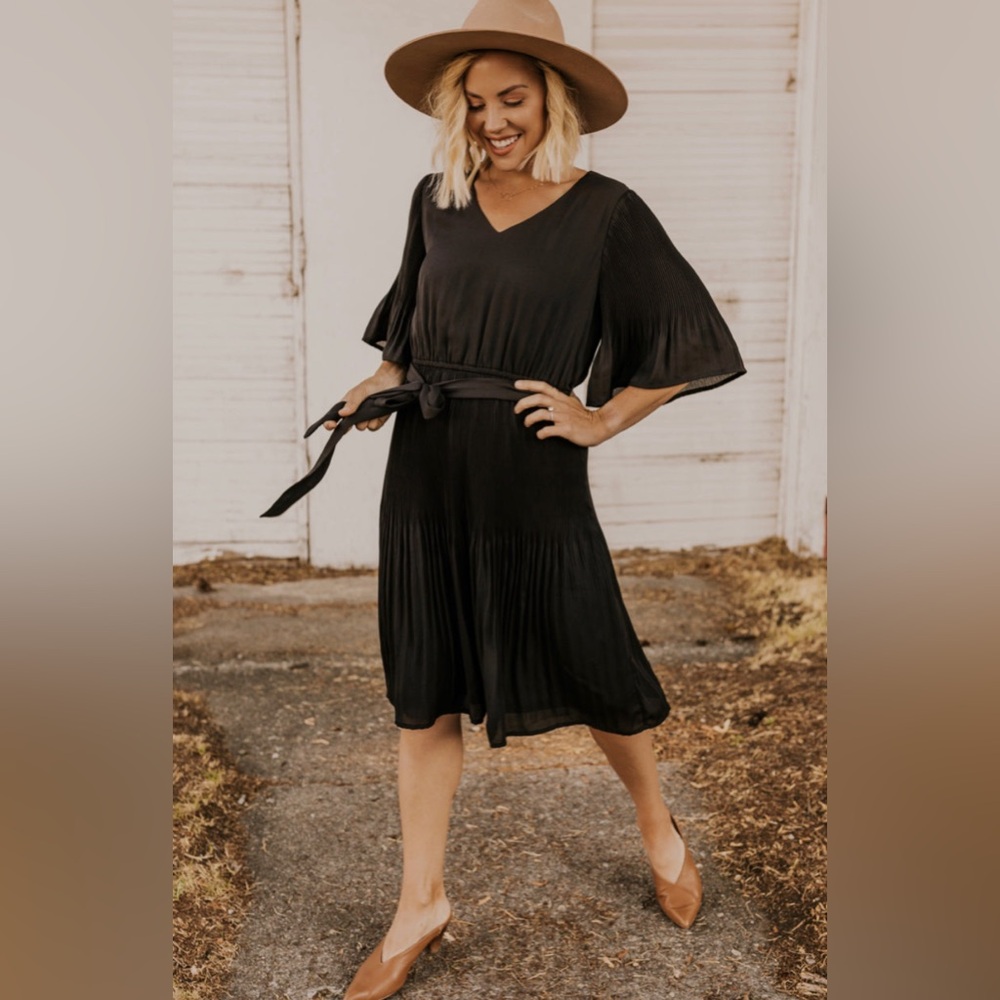 Black ruffle dress - L